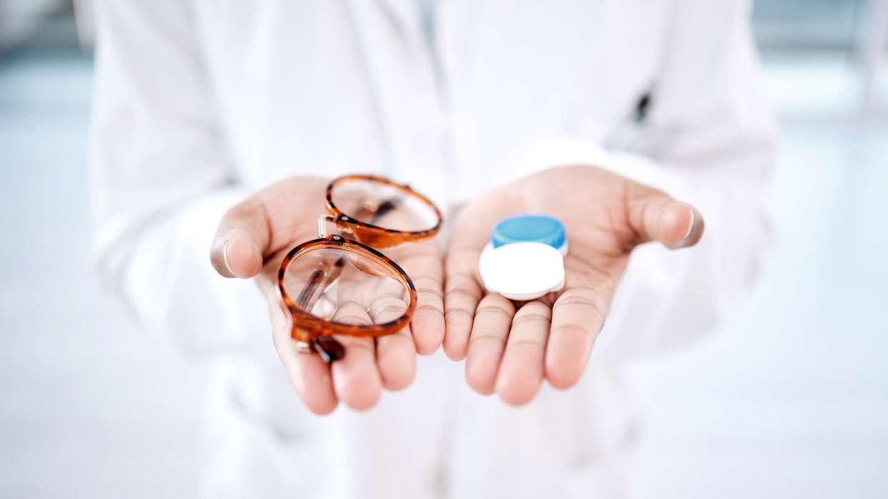 Glasses or Contact Lenses? How to Choose for Everyday Life and Big Occasions