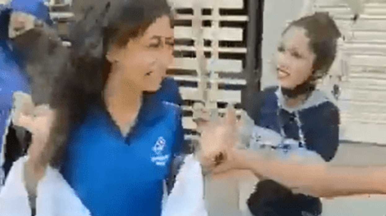 Viral Video: Domino's Pizza Female employee assaulted by a group of women in Indore, India
