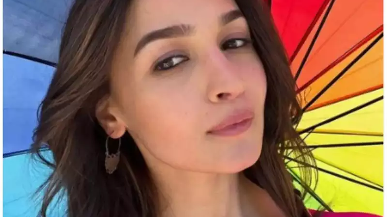 Varun to Alia, Bollywood celebs extend Holi wishes