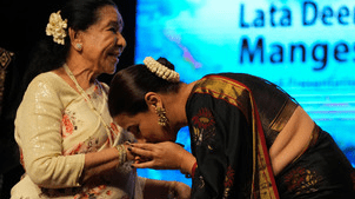 Asha Bhosle, Vidya Balan remember Lata Mangeshkar at award ceremony