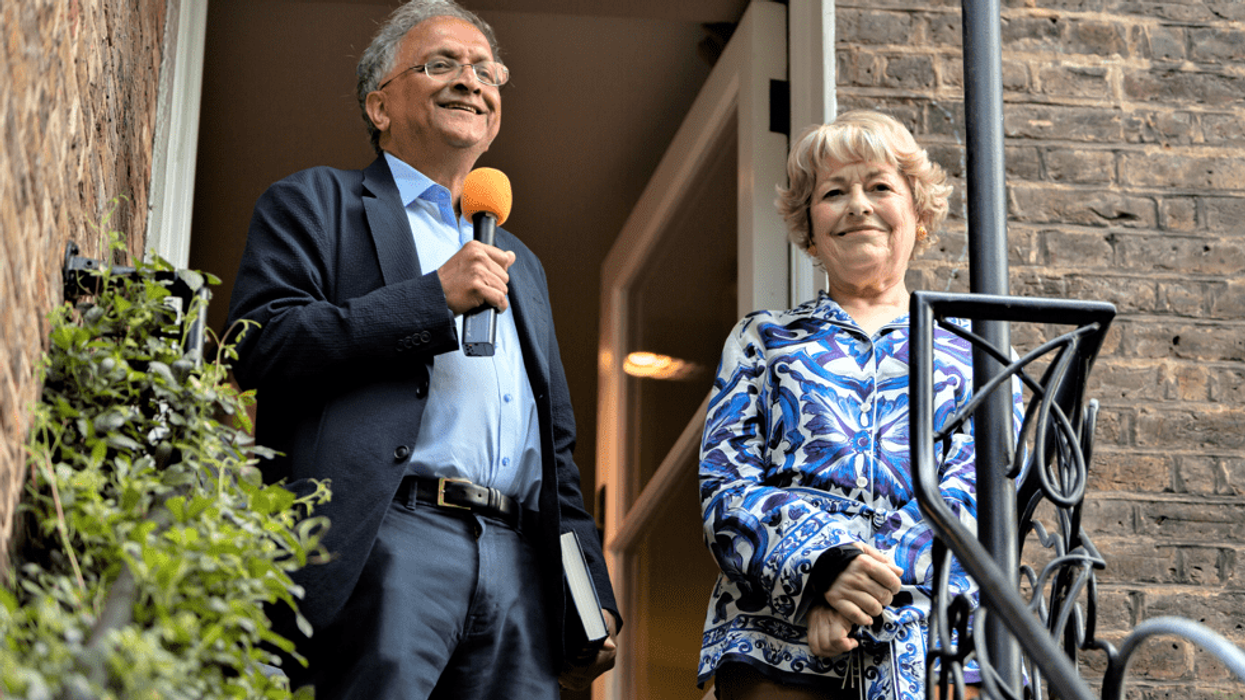 Ramachandra Guha wins Elizabeth Longford Prize