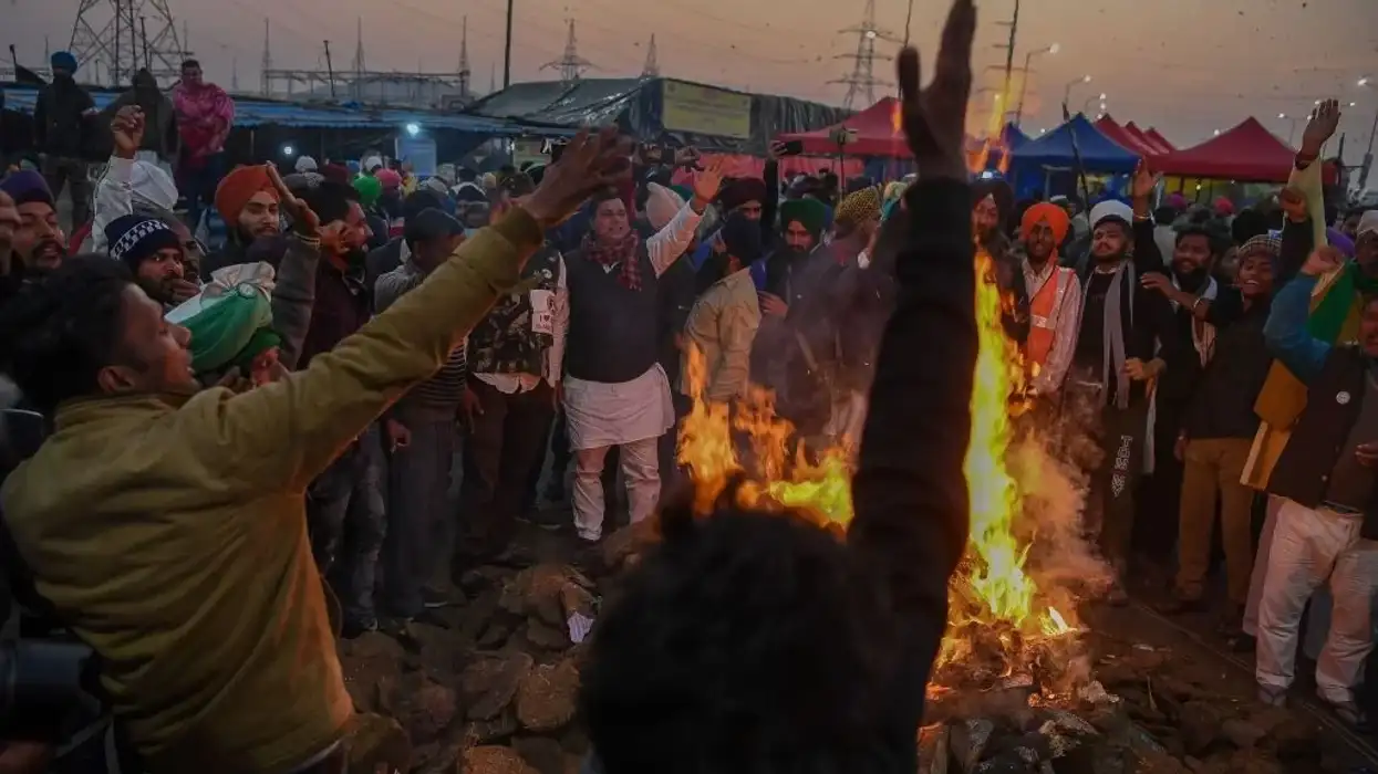 Indian farmers burn legislation in show of defiance