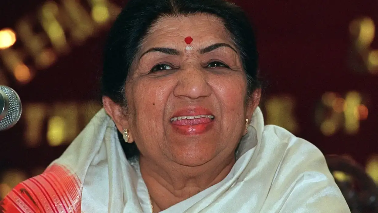 Lata Mangeshkar off ventilator but under observation
