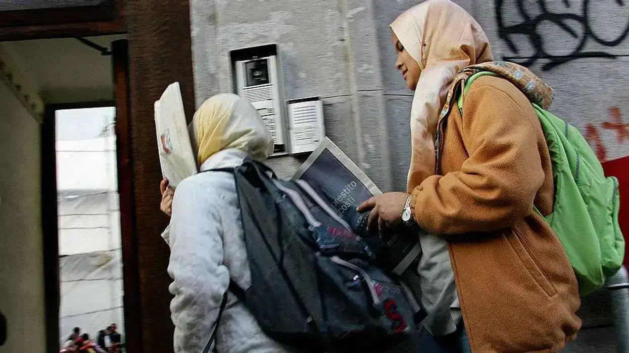 Italy approves school curbs on burqas and pupils with poor Italian