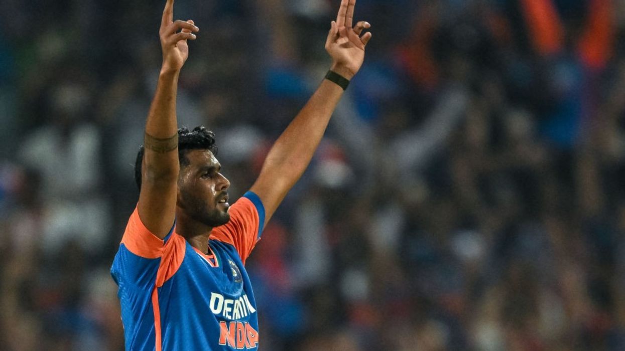 India clinch T20 series against England