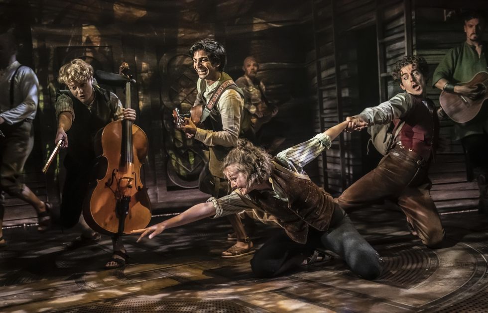 INSET 3 LOTR Geraint Downing Merry Nuwan Hugh Perera Sam Amelia Gabriel Pippin Louis Maskell Frodo cPamela Raith scaled