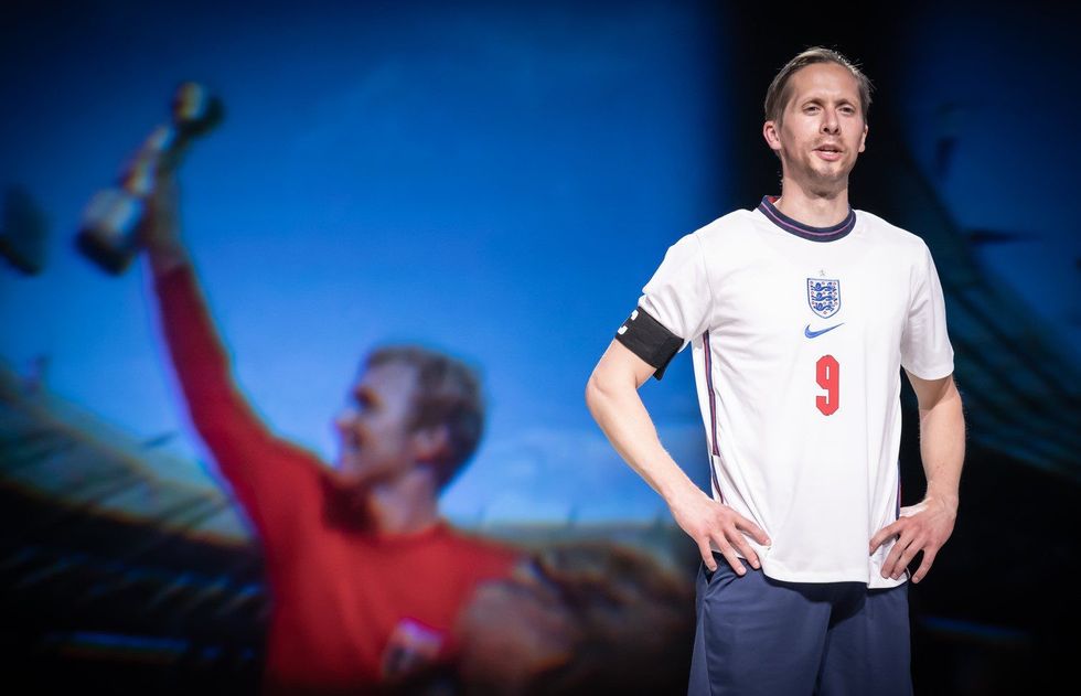 INSET 3 Will Close Harry Kane in Dear England at the National Theatre. Photo by Marc Brenner 2689