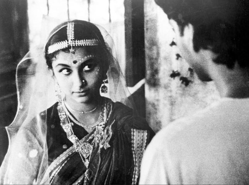 INSET 4 Sharmila Tagore opposite Soumitra Chatterjee in Apur Sansar