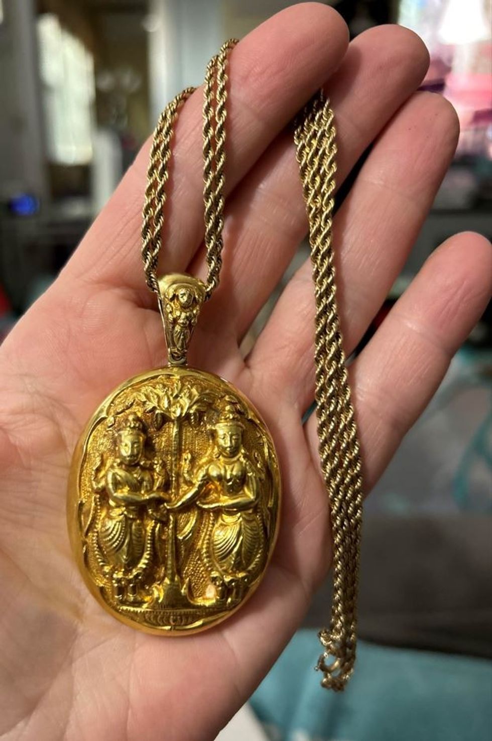 INSET 6 Annapurnas necklace