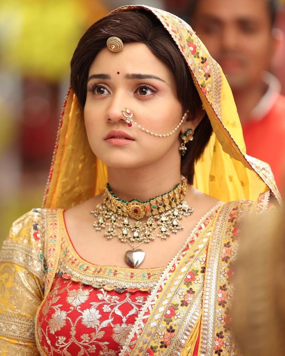 Inset Ashi Singh in meet 3708910 n