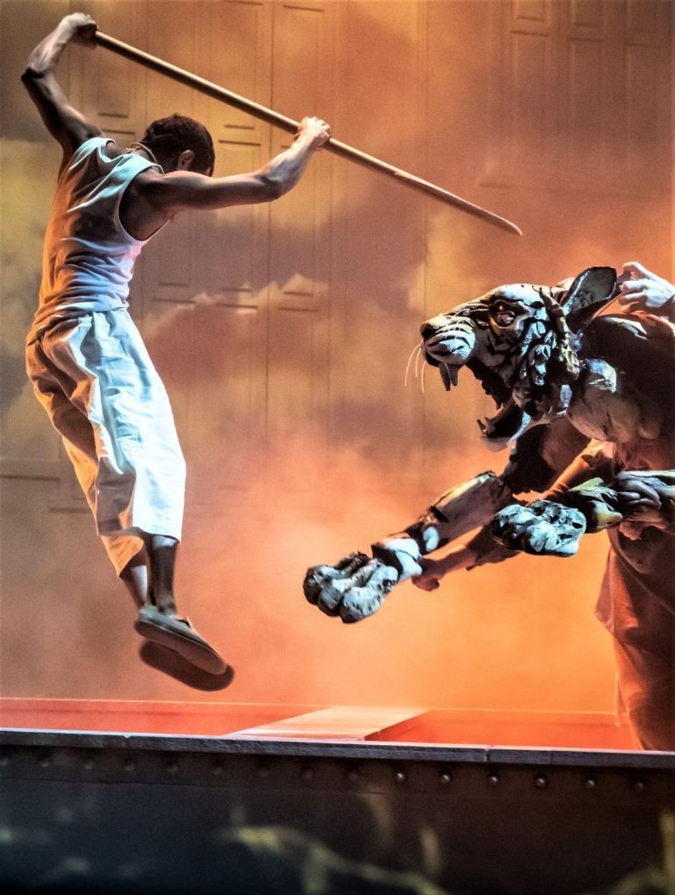 INSET Hiran Abeysekera Pi Tom Larkin Tiger Head LifeOfPi2021 by Johan Persson November 2021