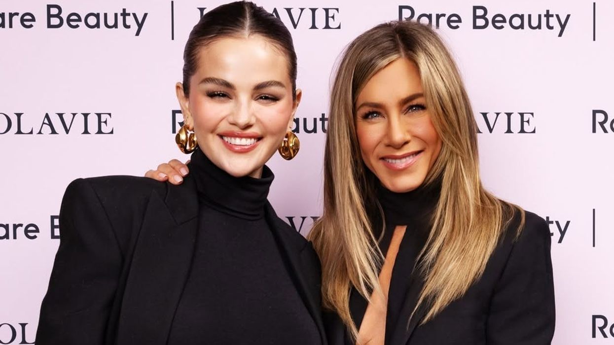 Jennifer Aniston and Selena Gomez recreate iconic 'Friends' scene at glamorous galantine's bash