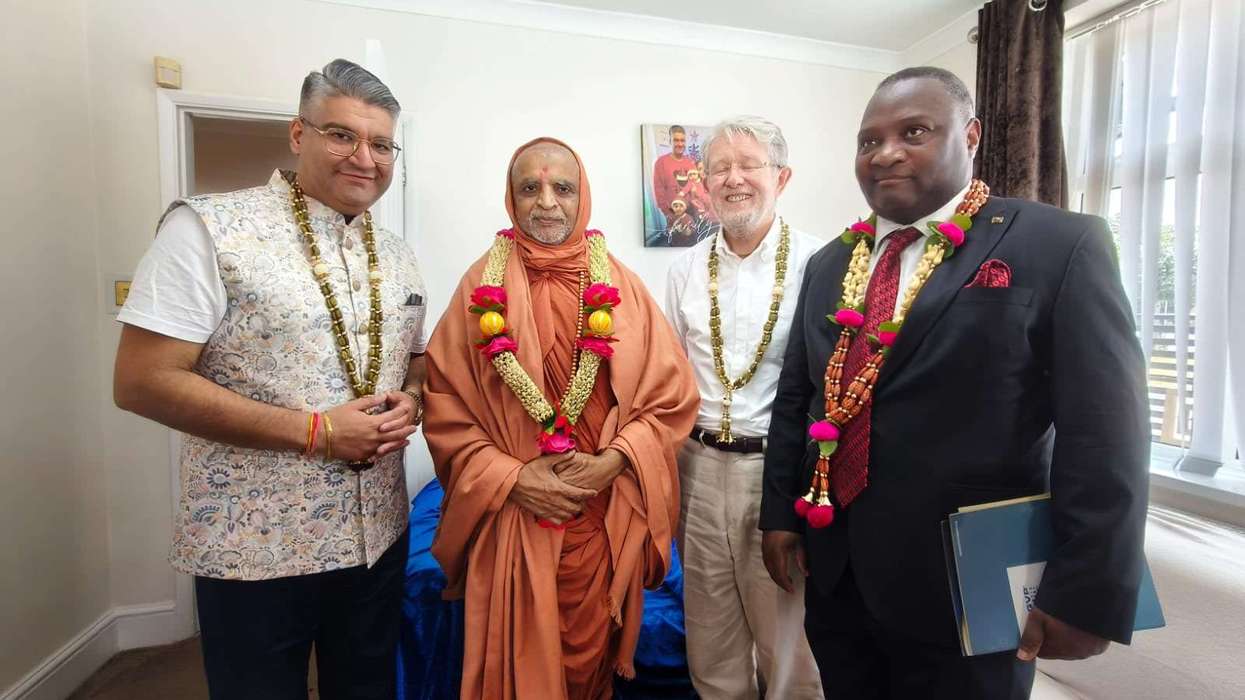 Senior Swaminarayan saint meets diplomats and scholars during UK visit