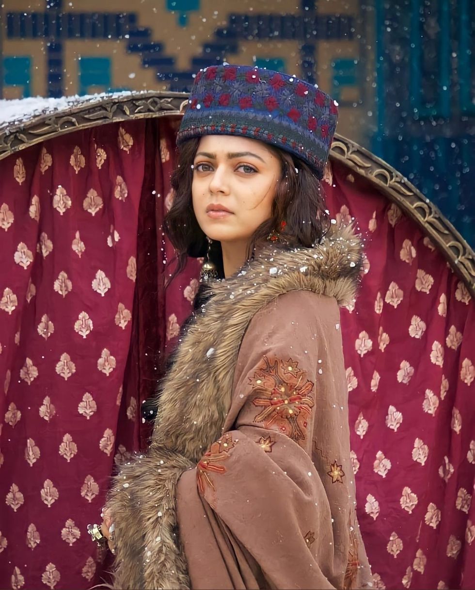 Lead Drashti Dhami in The empire 32 n