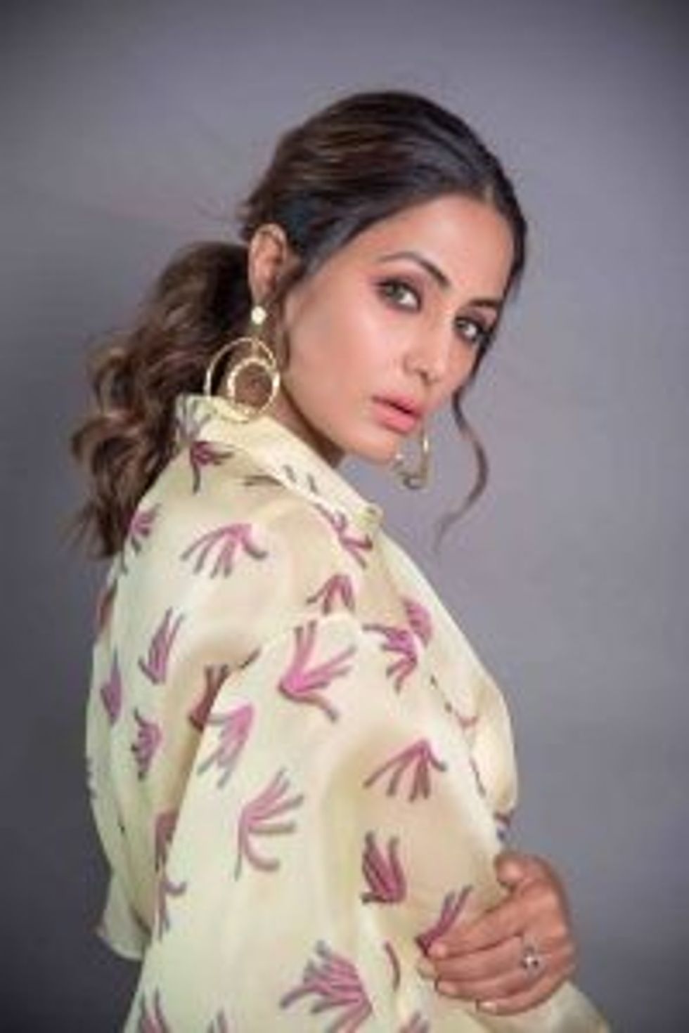 Lead Hina Khan  0755