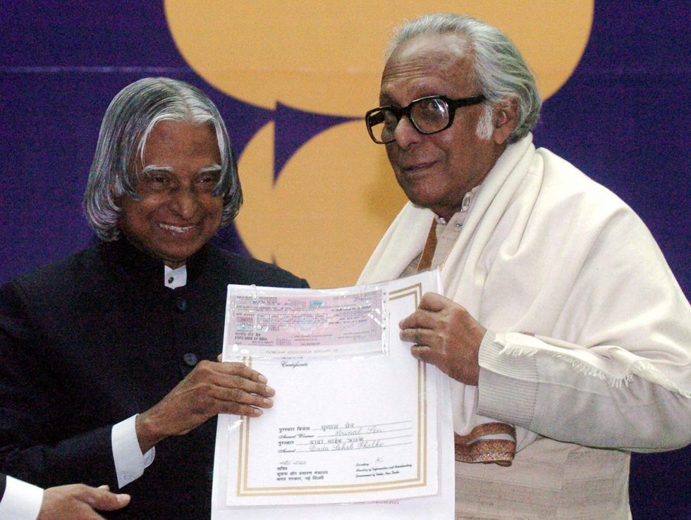Lead Indian President Abdul Kalam L presents the Dasasaheb Phalke award to Mrinal Sen during in 2005. Credit RAVEENDRAN AFP via Getty Images