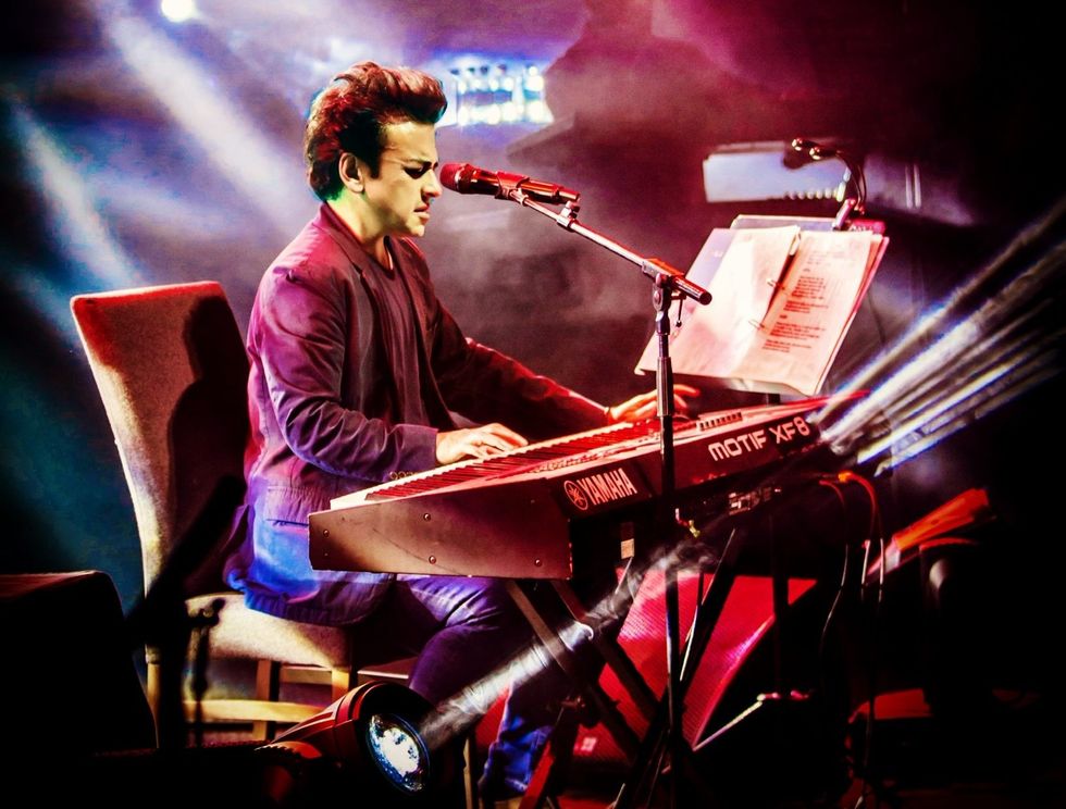 Lead inset adnan sami on stage 0C4F142E8 e1668690475717