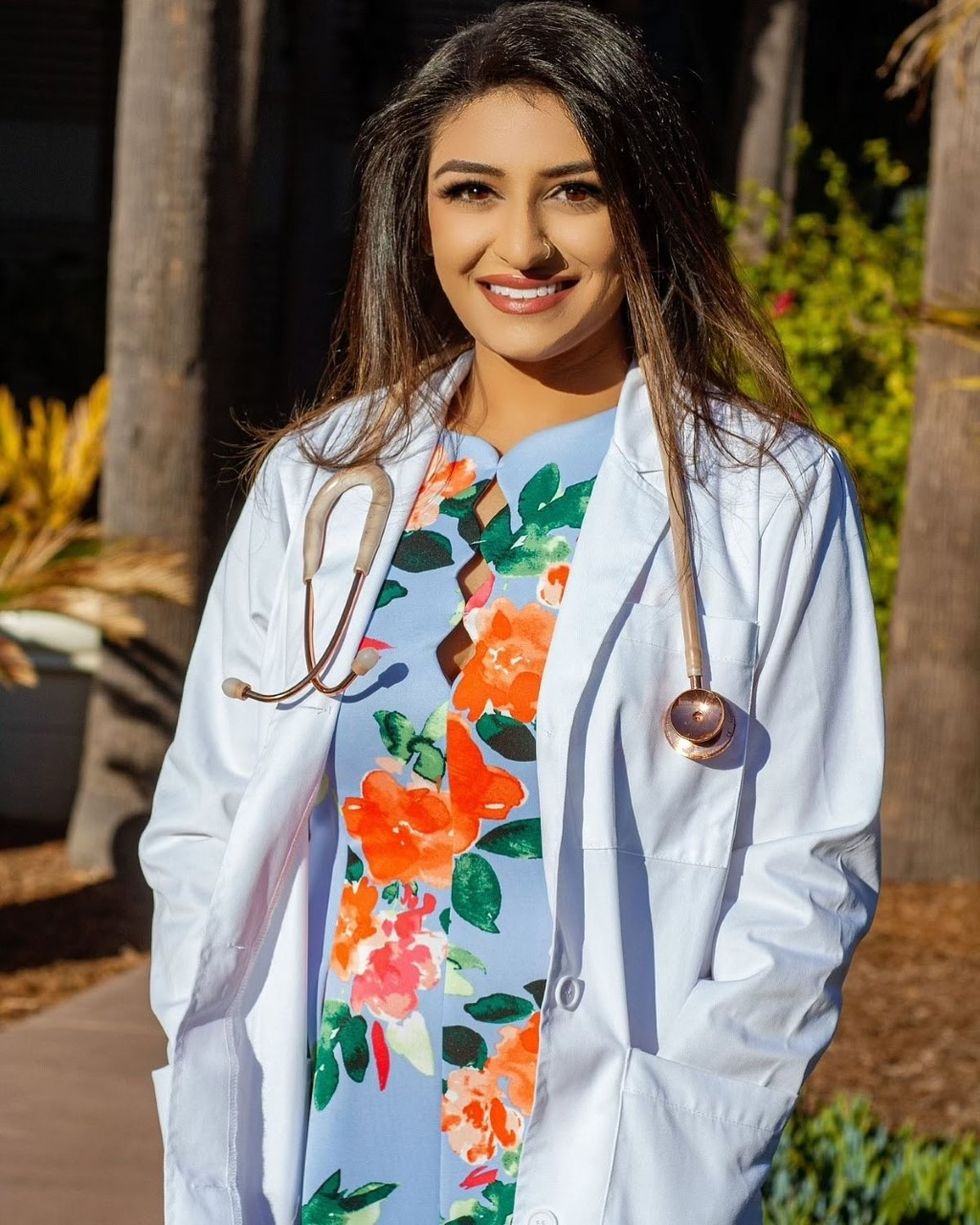 Lead inset Dixi as Doctor age0