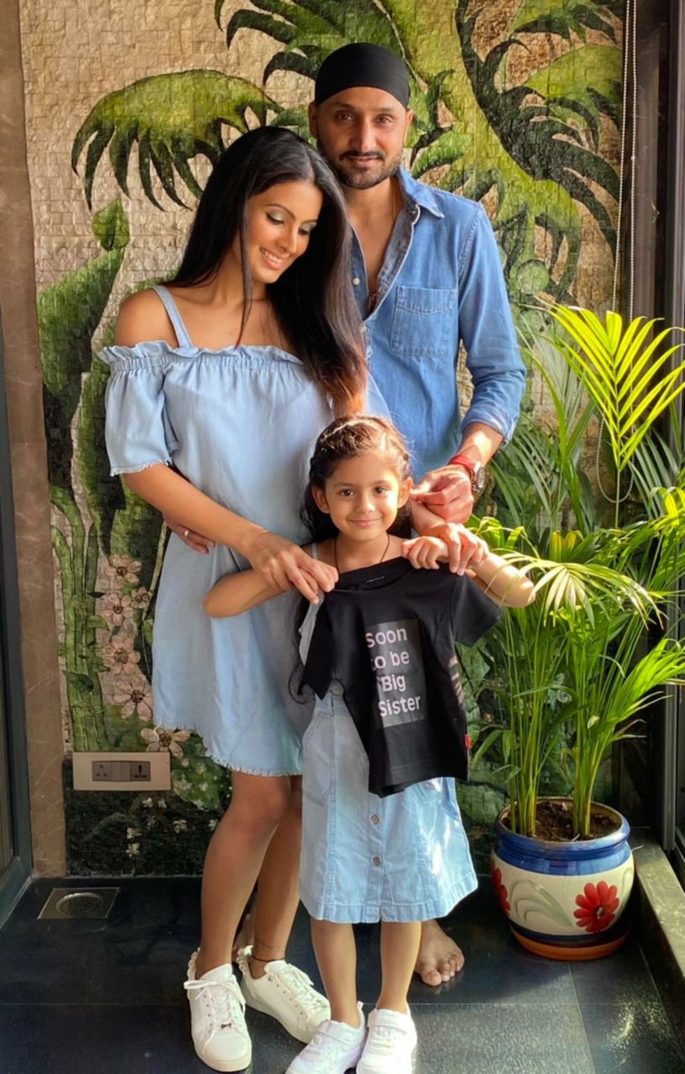 Lead inset geeta with her husband and daughter 840