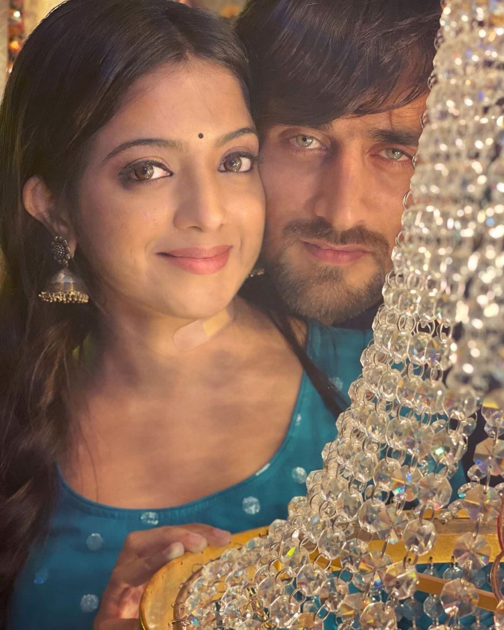 Lead inset Khushi and her Aashiqana co star Zayn Ibad Khan 2