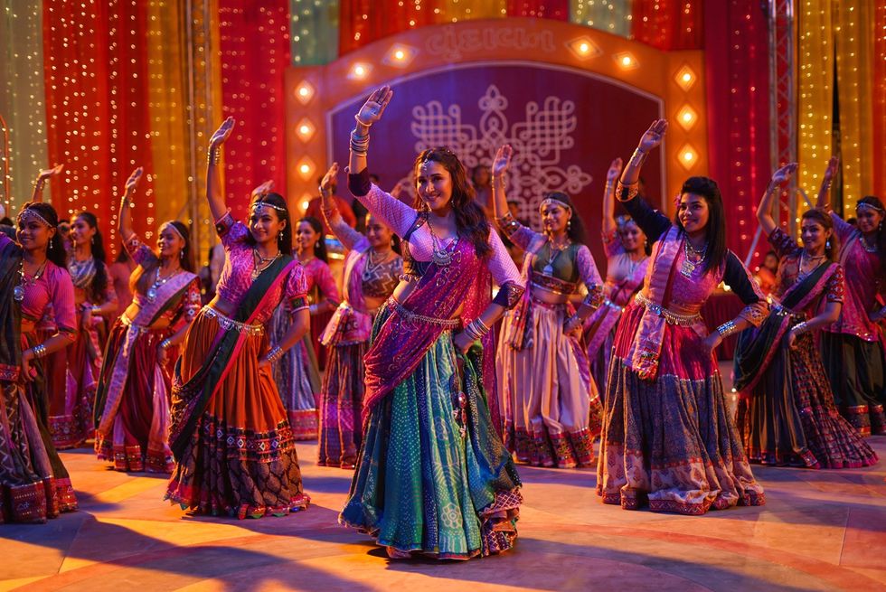 Lead inset or main Madhuri Dixit in Maja Ma 78 CC