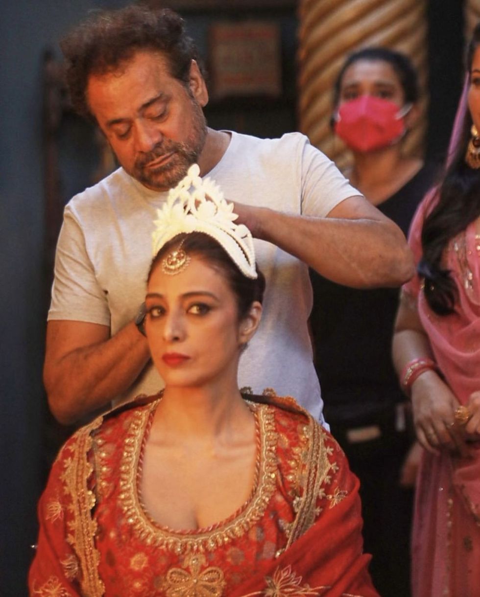 Lead inset Tabu on Bhool Bhulaiyaa 2 set with director Anees Bazmee 1
