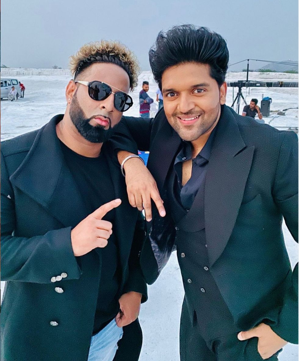 Lead inset Vee and Guru Randhawa 0827