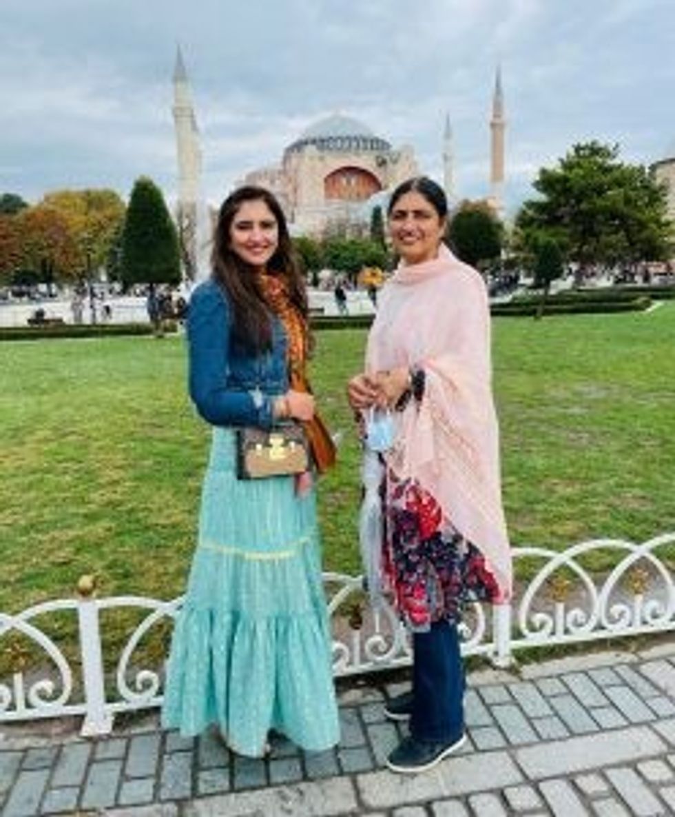 Lead Nitia Sibia Jaya Sibia age0