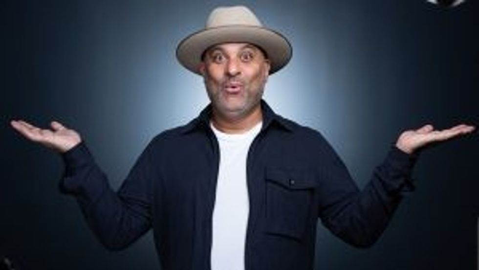 Lead Russell Peters 4877