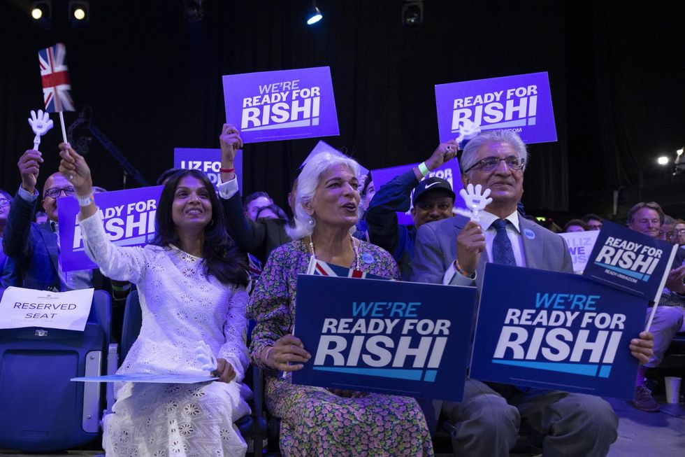 LEAD Turn Splash INSET with wife Akshata and Sunak parents GettyImages 1419818760