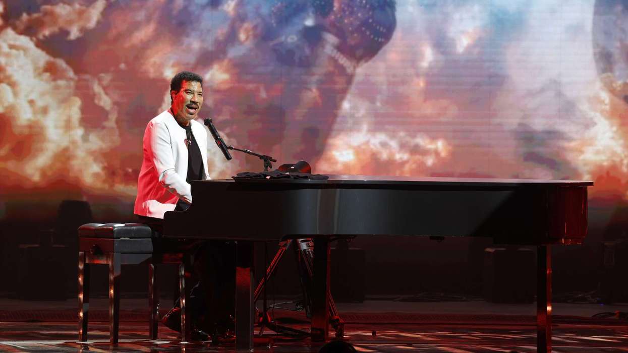 Lionel Richie forced to leave stage early after dizziness halts opening-night concert