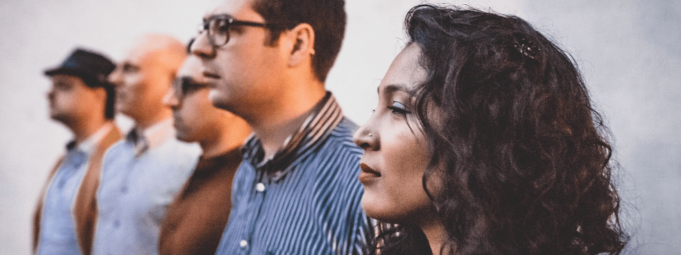 LIVE PERFORMANCE Khiyo