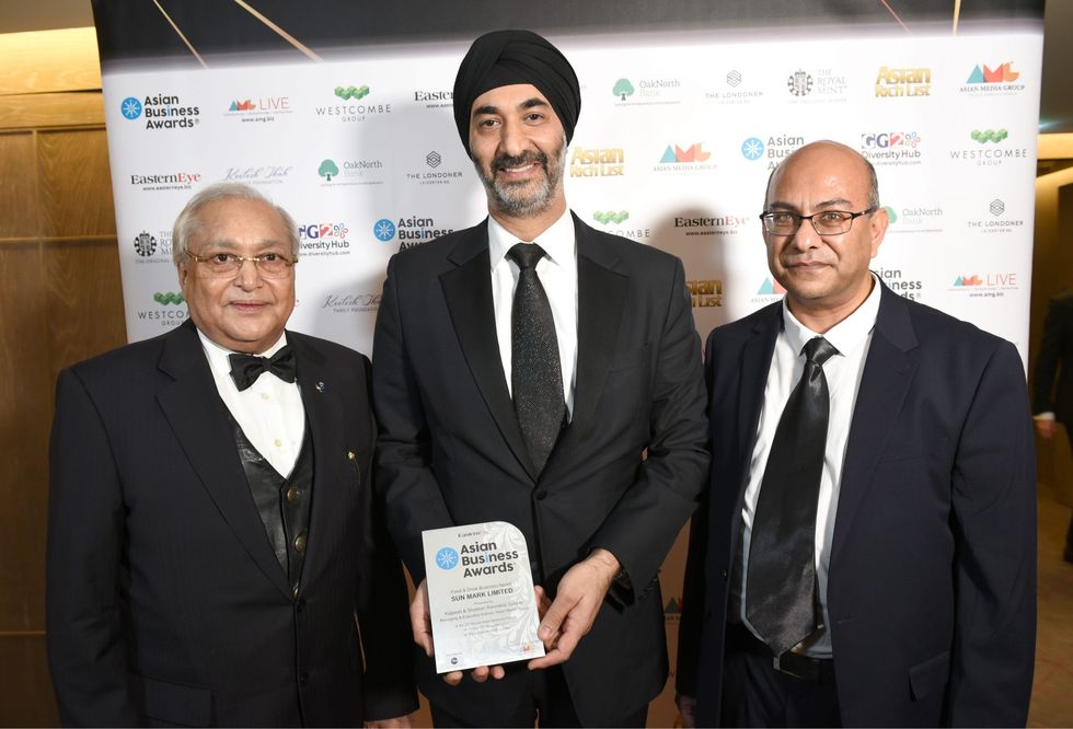 Lord Rami Ranger and Sunny Ahuja in centre Asian Business Awards 2021 Winners 009