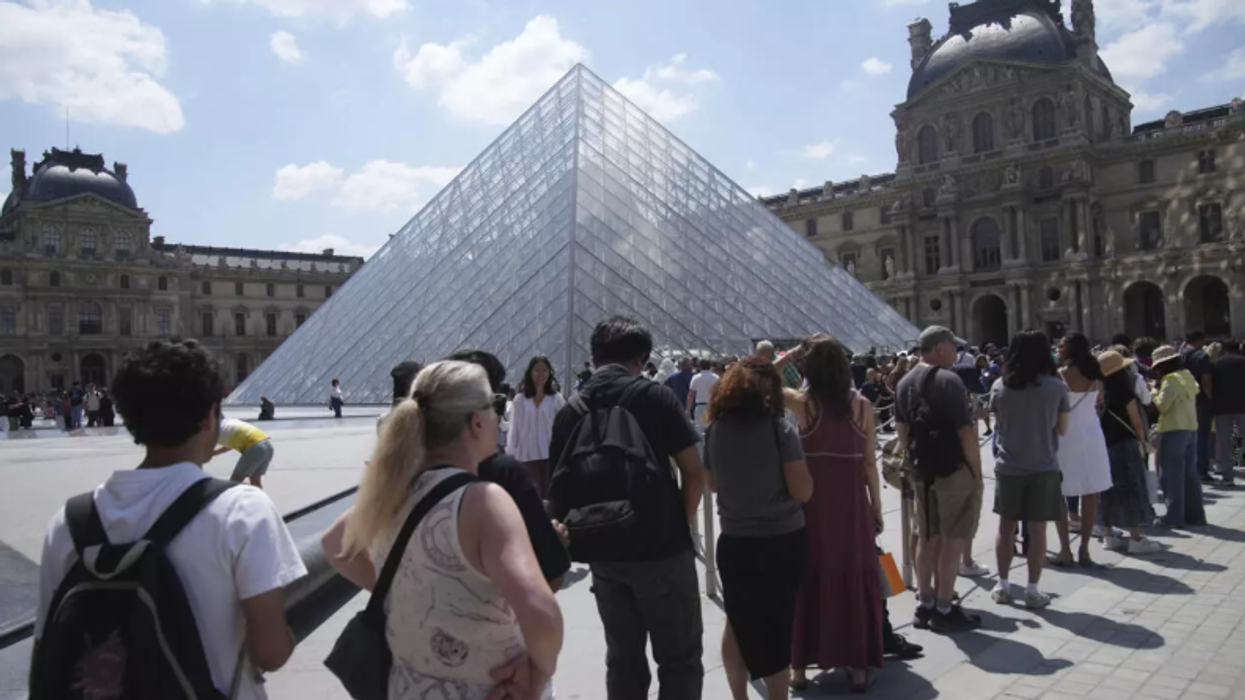 Louvre workers strike over overtourism