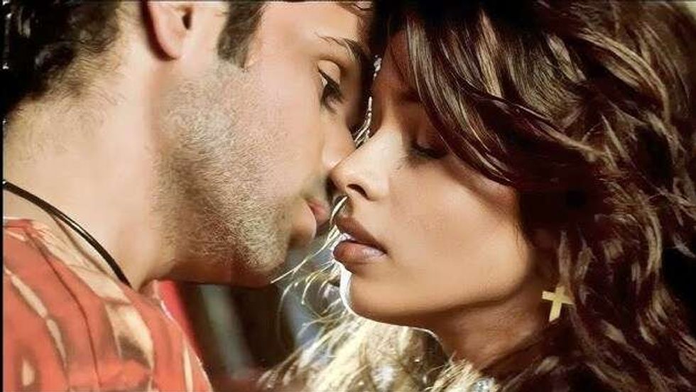 Mallika Sherawat and Emraan Hashmi kissing in a passionate scene from Murder (2004).