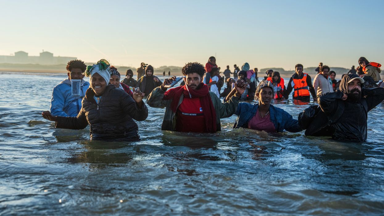 migrants cross Channel
