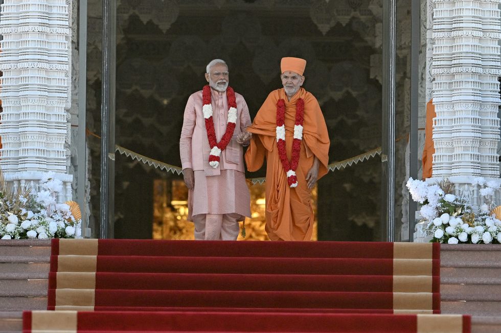 modi swami maharaj baps abu dhabi scaled