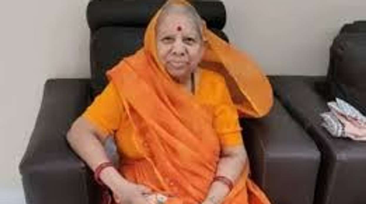 Tributes paid to Narmadaben, wife of Pujya Morari Bapu