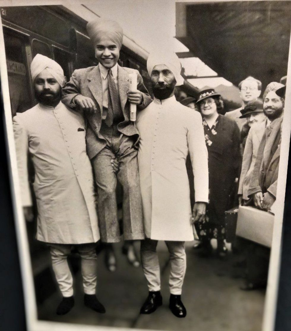 NPG 25. Sabu and his bodyguards leaving for New York Press print 1938. 21 June 2023