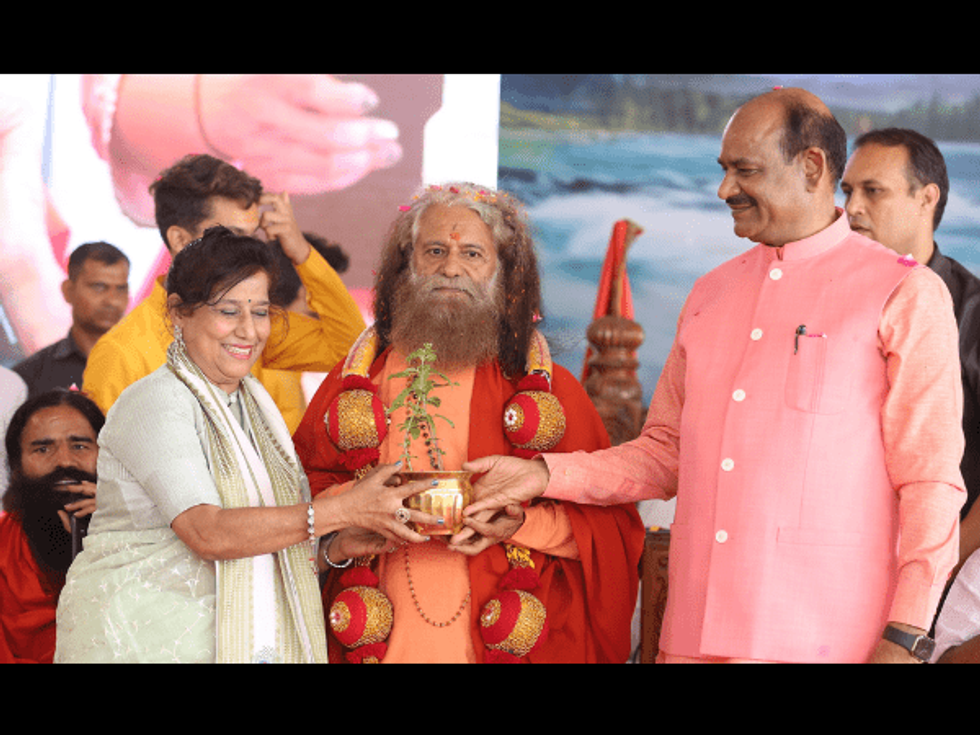 Om Birla with HH Pujya Swami Chidanand Saraswati