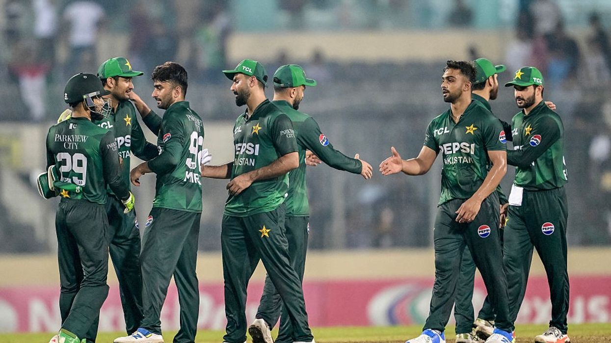 Pakistan crush Bangladesh in final T20 as Mirza, Farhan star