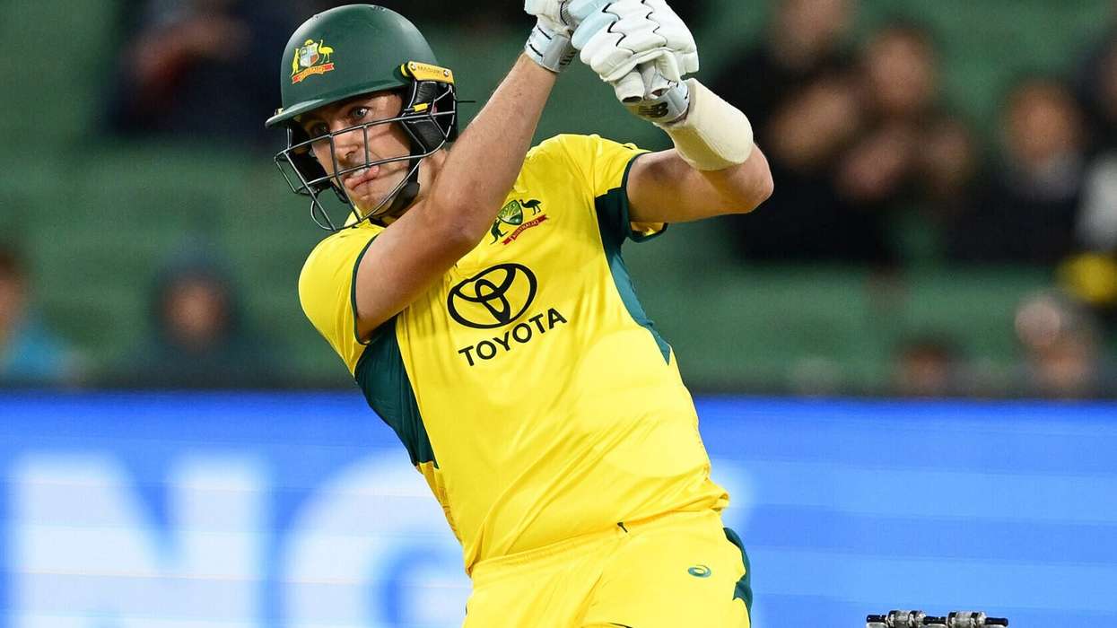 Australia beat Pakistan to take ODI series lead