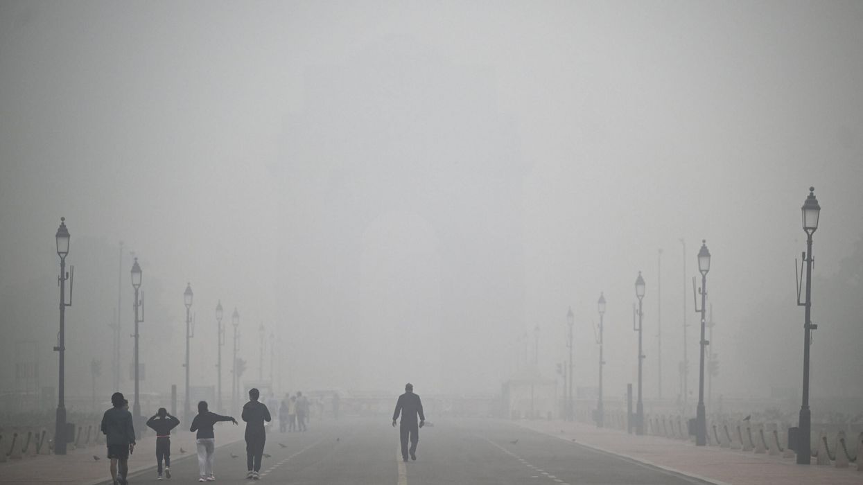 Pedestrians walk along the Kartavya Path engulfed in thick smog, near India Gate in New Delhi on November 18, 2024. (Photo: Getty Images)
