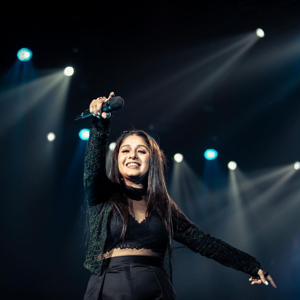Picbox D Sunidhi Chauhan4889 n