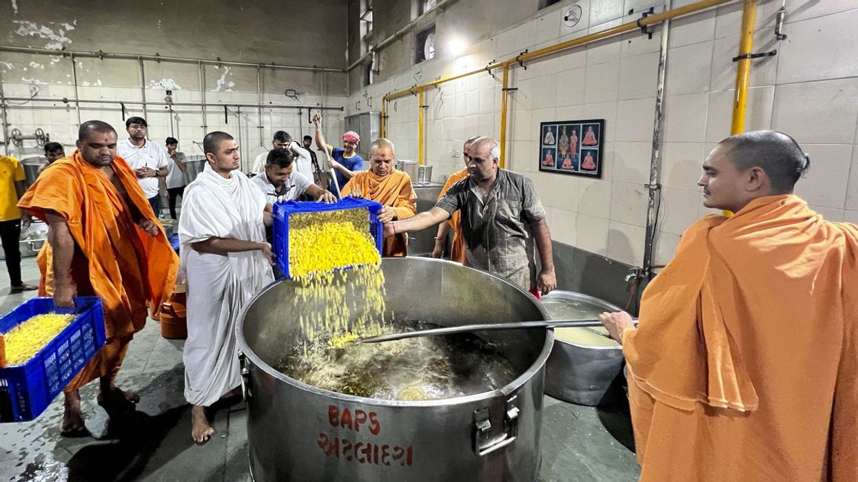 Gujarat floods: BAPS volunteers participate in relief efforts