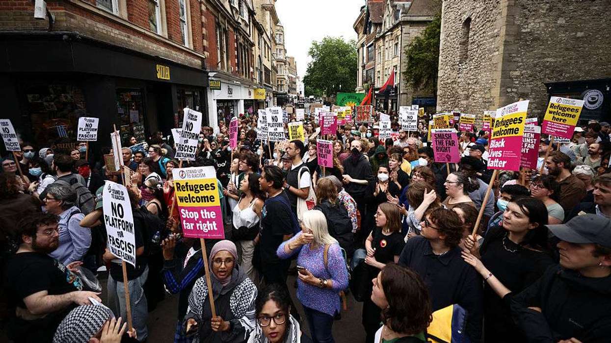 protest-against- tommy-robinson