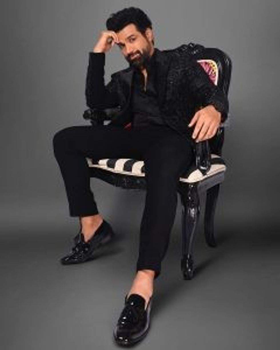 Rithvik Dhanjani 9062307894864 n