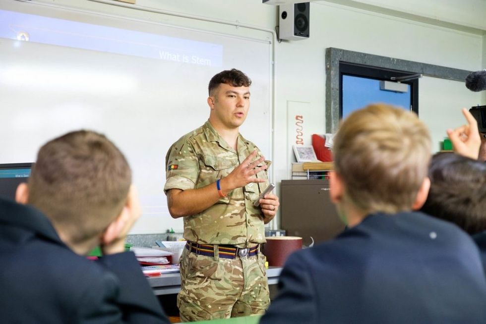 RS13630 Lydiard Park 3 scr 1