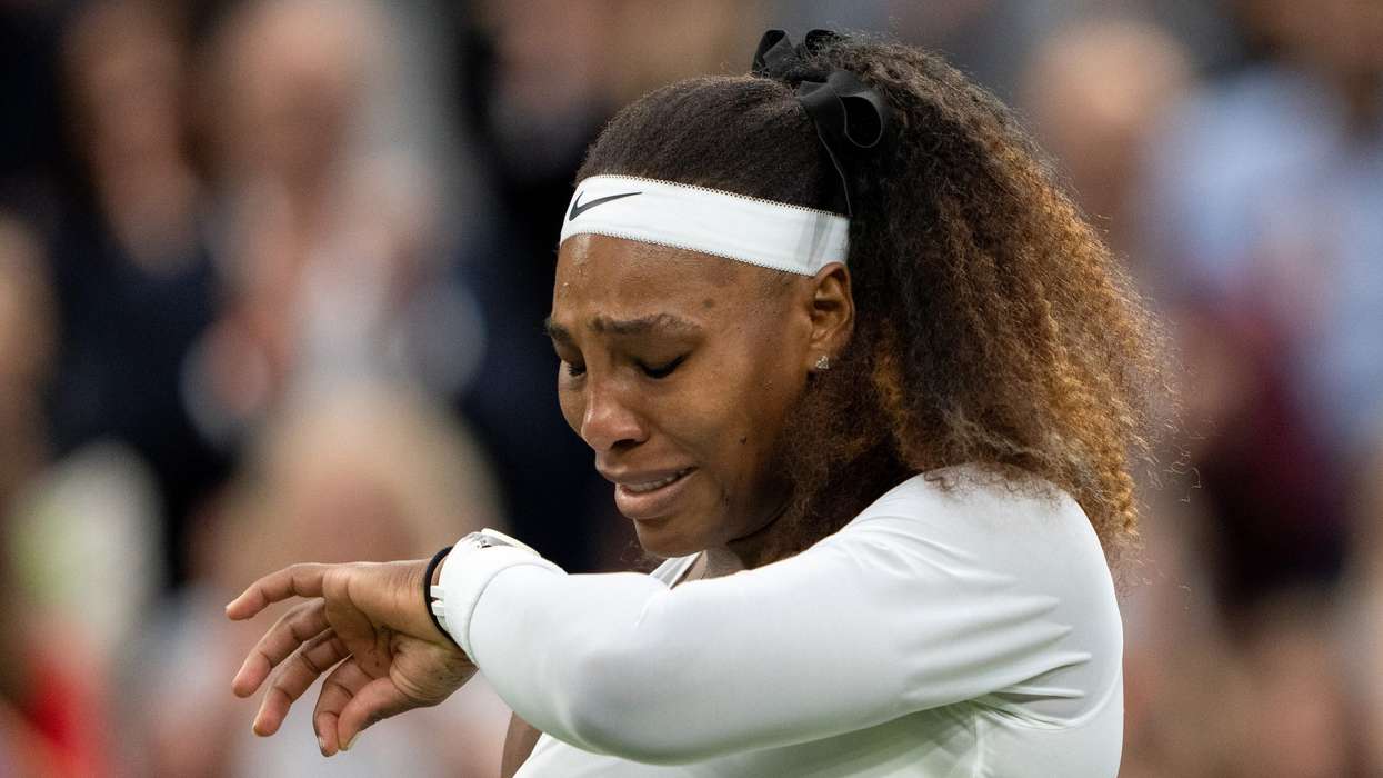 Serena's return falls short, Swiatek overcomes early Wimbledon test