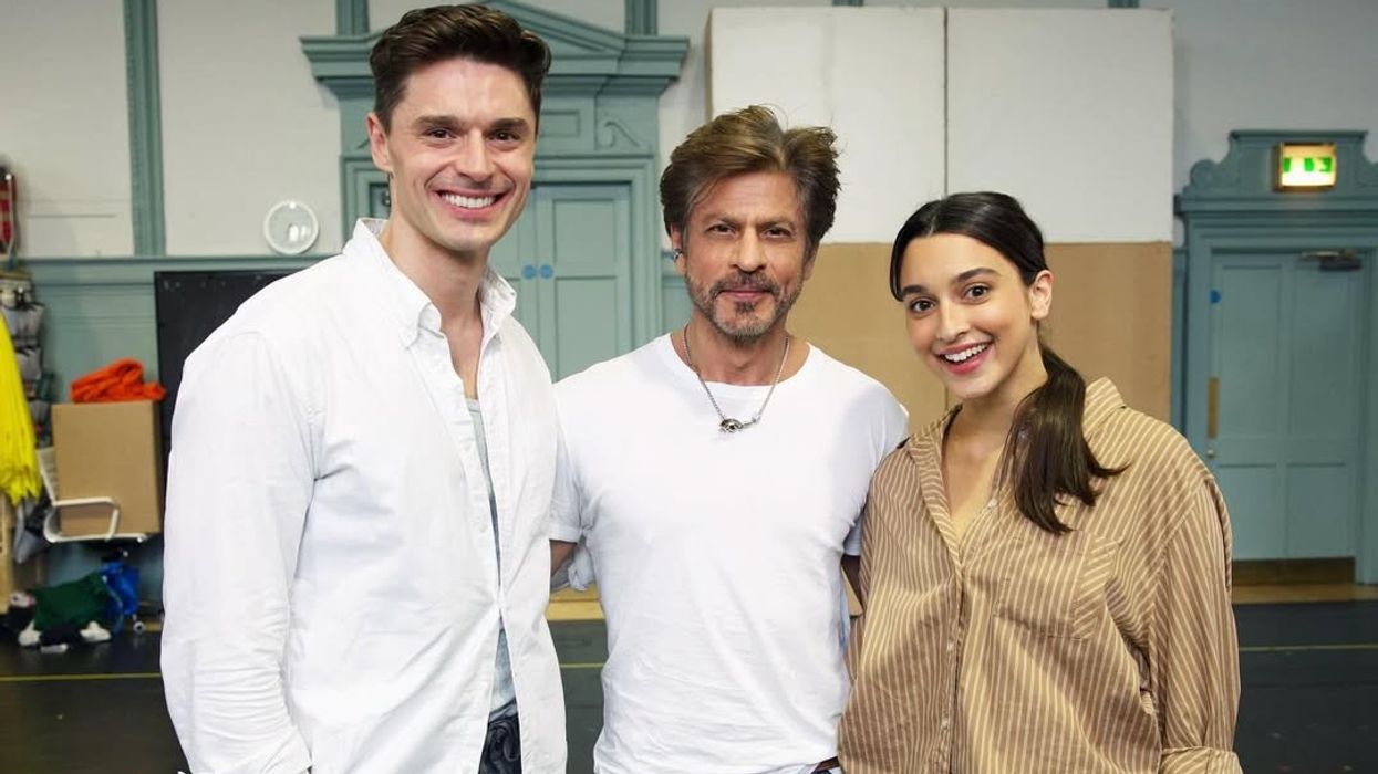 Shah Rukh Khan with cast of DDLJ musical